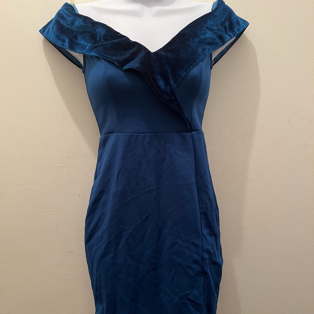 FashionNova Off The Shoulder Bodycon Blue Dress W/ A Whisper Of Velvet.